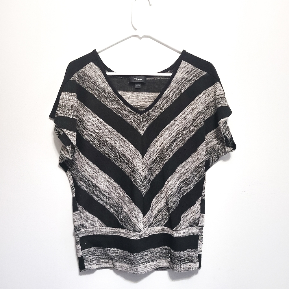 B-wear short sleeve V-neck dress shirt
